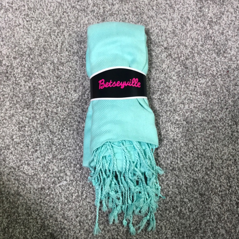 Scarf - Betseyville